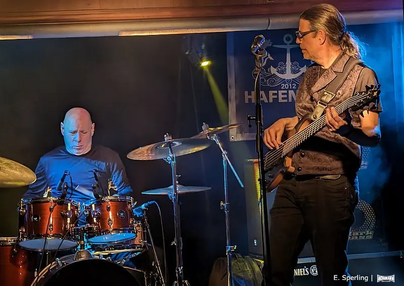 Ein eingespieltes Duo, Darko Sandler und Freddie Simpson - Tommy Scro´s Rock Machine in der Hafenbar Tegel