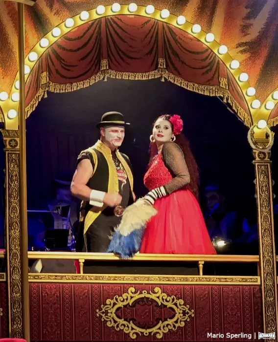 Gary Schmalzl und Manal Raga A Sabit - Oktoberfest The Musical, Beinah wahr im Renaissance Theater Berlin