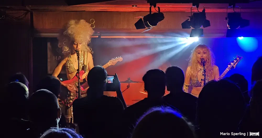 Gedränge vor der Bühne - The SoapGirls in der Hafenbar Tegel Berlin