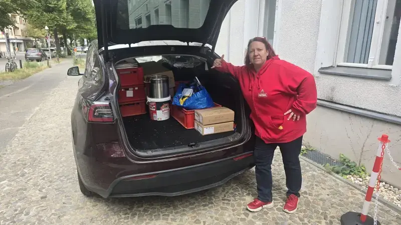 Der Wagen mit der Hardware ist gepackt, Gina ist so weit