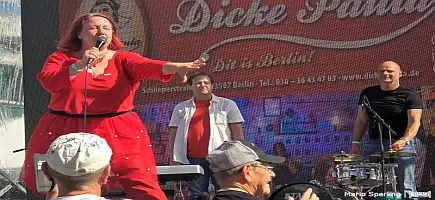 Das Hans & Gina Trio mit Gina Kahl-Reißner, Hans Reißner (Klavier) und Matthias „Brandy“ Brandt am Schlagzeug - Kulturrestaurant Dicke Paula Berlin - Beitrag