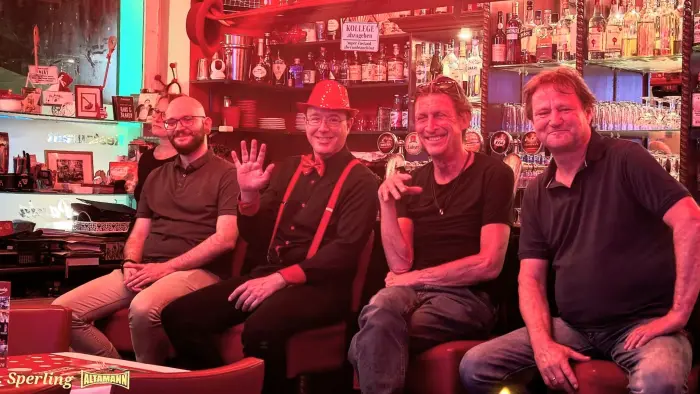 Diese Herren wurden gut unterhalten, beim Konzert von Pan Salmenhaara in Tegel