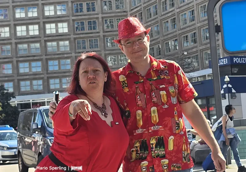 Gina Kahl-Reißner und Thomas Marohn auf dem Berliner Alexanderplatz - Kulturrestaurant Dicke Paula