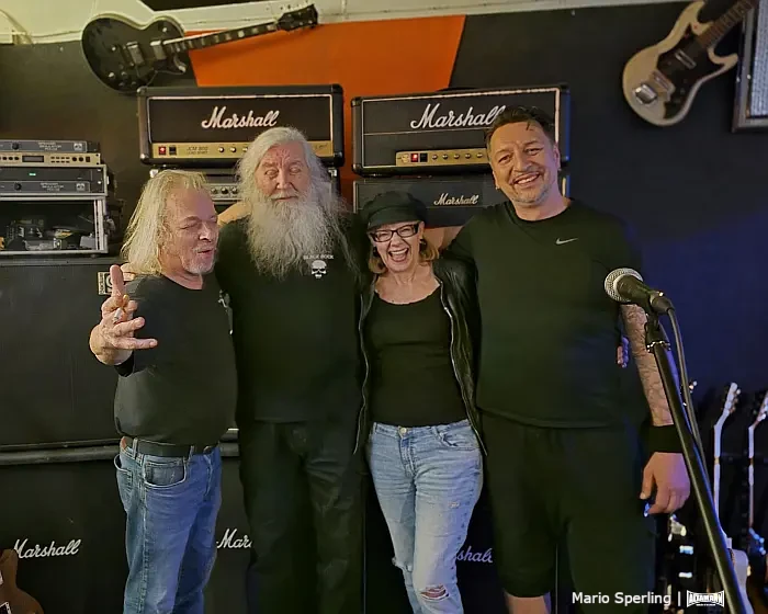 Gute Laune angesagt - V.l.n.r.: Raymond Ray Ebert, Arno Koch, Eve und Blaschko Brdar - Black Rock Berlin