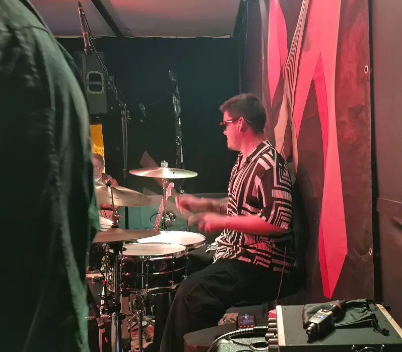 Drummer Isaac Pulido - Ally Venable Live im MusicClub Schmölln