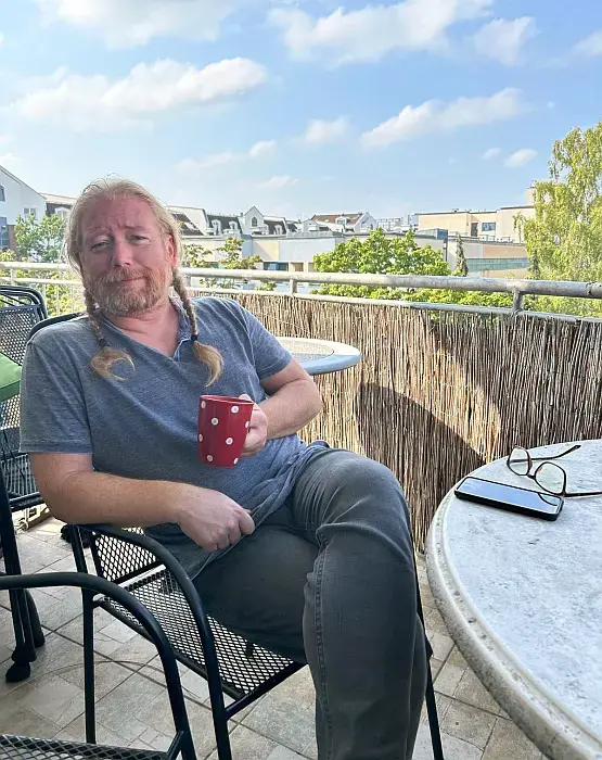 Ein Kaffee am morgen muss sein - Keegan McInroe kurz vor dem Frühstück in Tegel