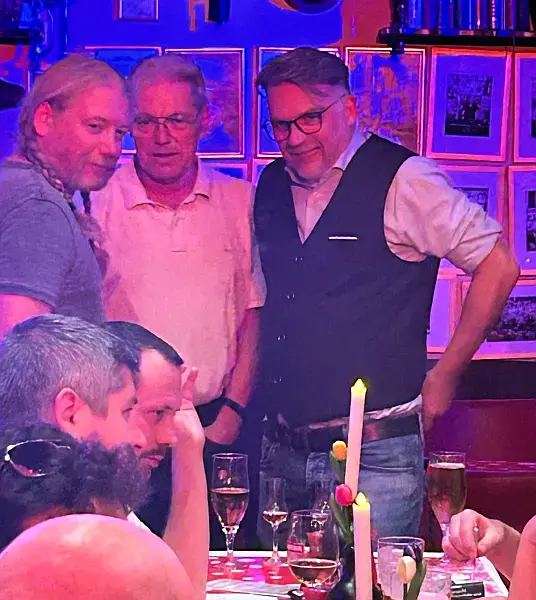 Im Gespräch mit Tim Hoesmann rechts, Keegan McInroe - Kulturrestaurant Dicke Paula Tegel