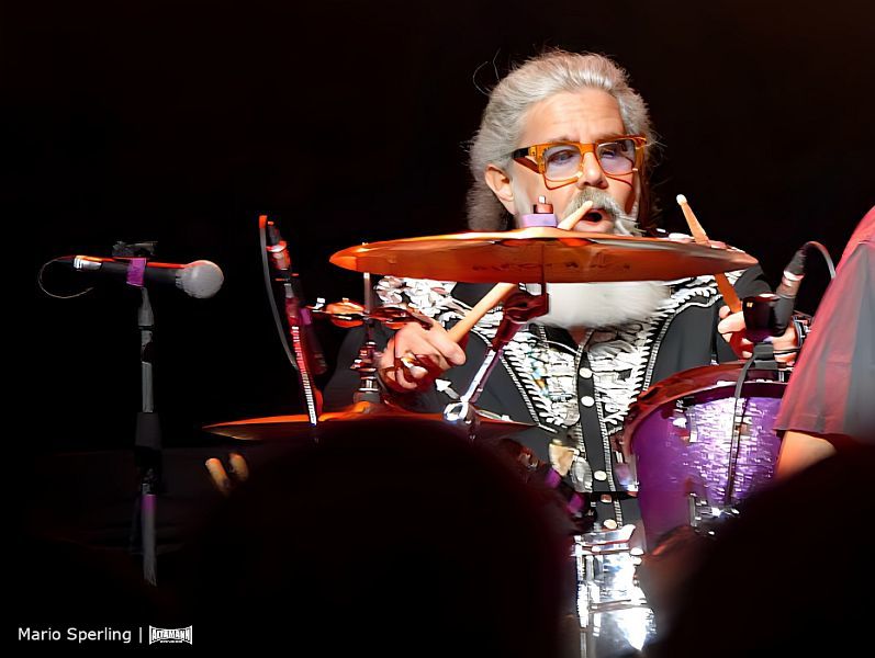 Michael Leasure an den Drums - Walter Trout im Kesselhaus Berlin