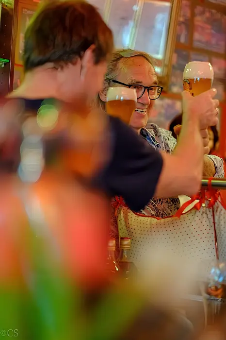 Prösterchen, Hans Reißer & Kalle Kalkowski beim Umtrunk - Das Norman Beaker Trio im Kulturrestaurant Dicke Paula am 1. & 2. Mai 2026